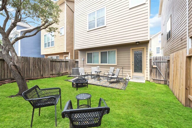 Building Photo - 3214 Clearview Cir