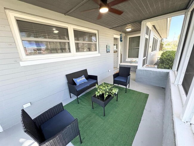 Building Photo - 2326 S Peninsula Dr