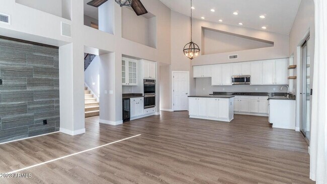 Building Photo - 3441 W Little Hopi Dr