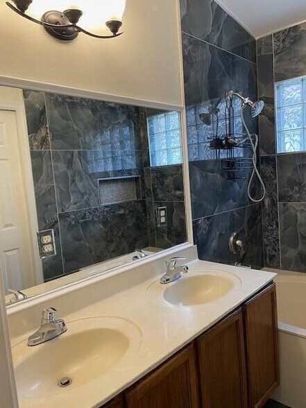 Building Photo - 6352 NW 36th Ave