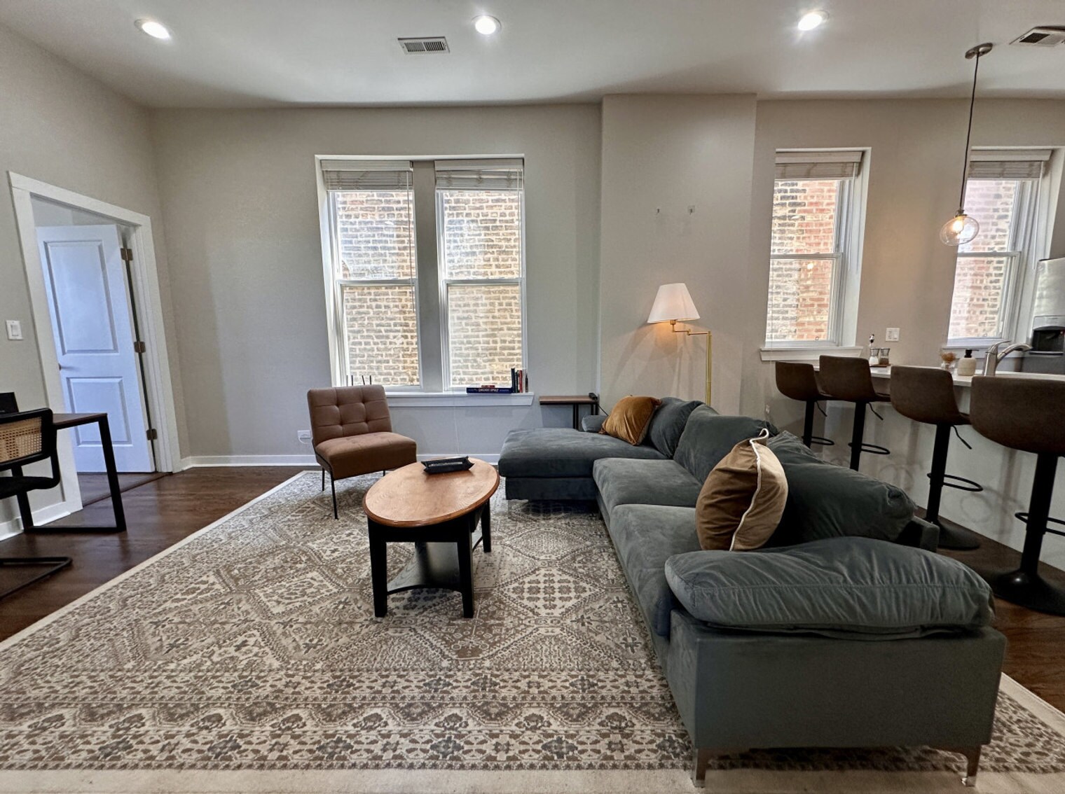 Building Photo - 736 N Throop St