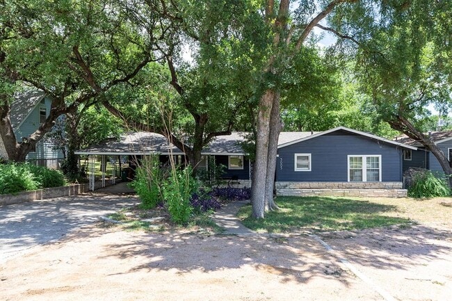 Building Photo - 3005 Menchaca Rd