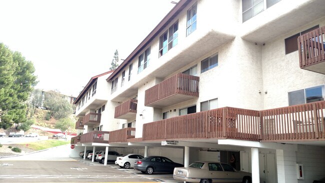 Building Photo - 2 Bedroom Condo in Mission Valley