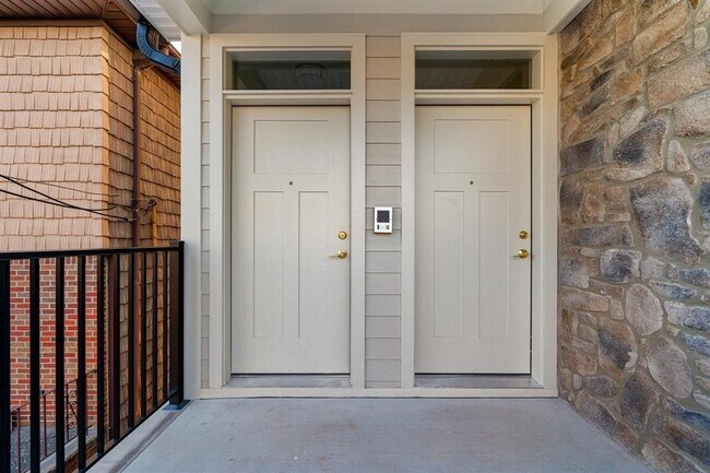 Building Photo - 525 AVENUE E