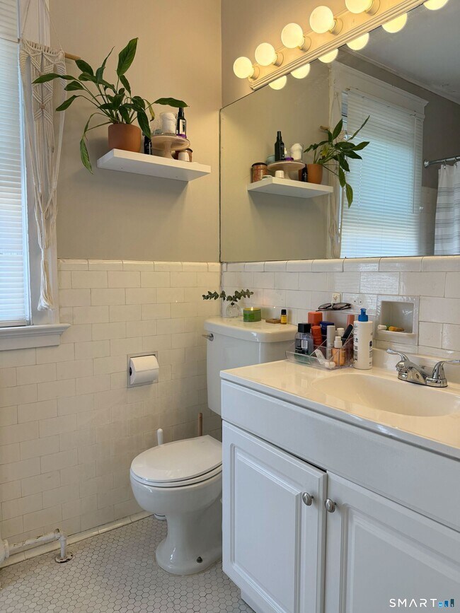 Building Photo - 804 Edgewood Ave