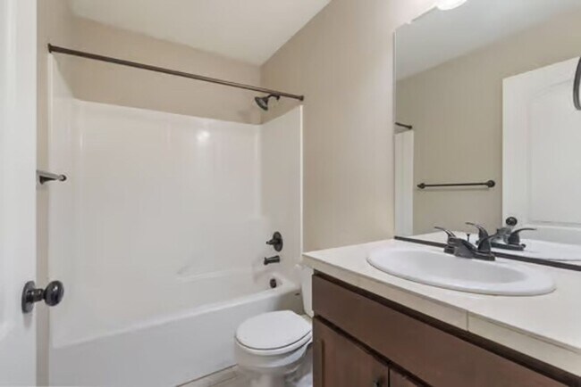 Building Photo - Beautiful  Home Great Location