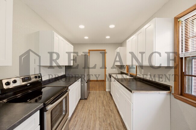 Building Photo - 841 N Country Acres Ave