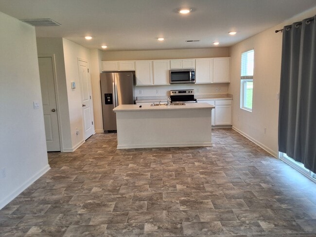 Building Photo - Beautiful Home in Elizabethtown