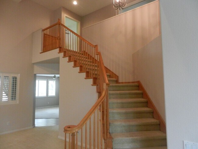 Building Photo - 3211 Rancho Quartillo
