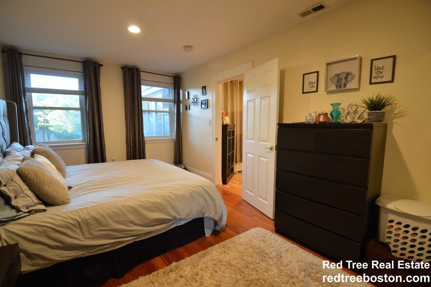 Building Photo - 191 Winthrop Rd