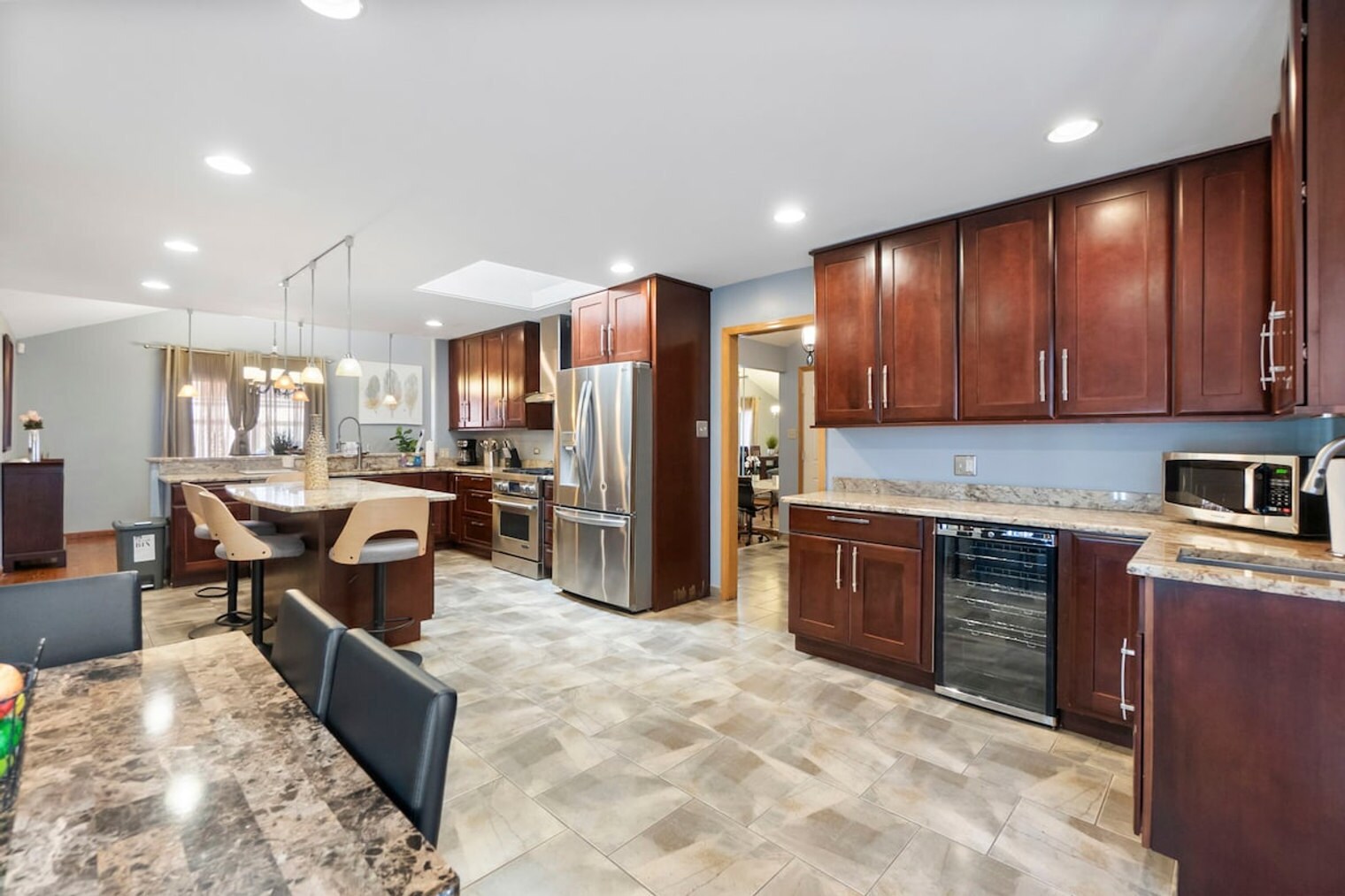 Building Photo - 4920 Lake Ct