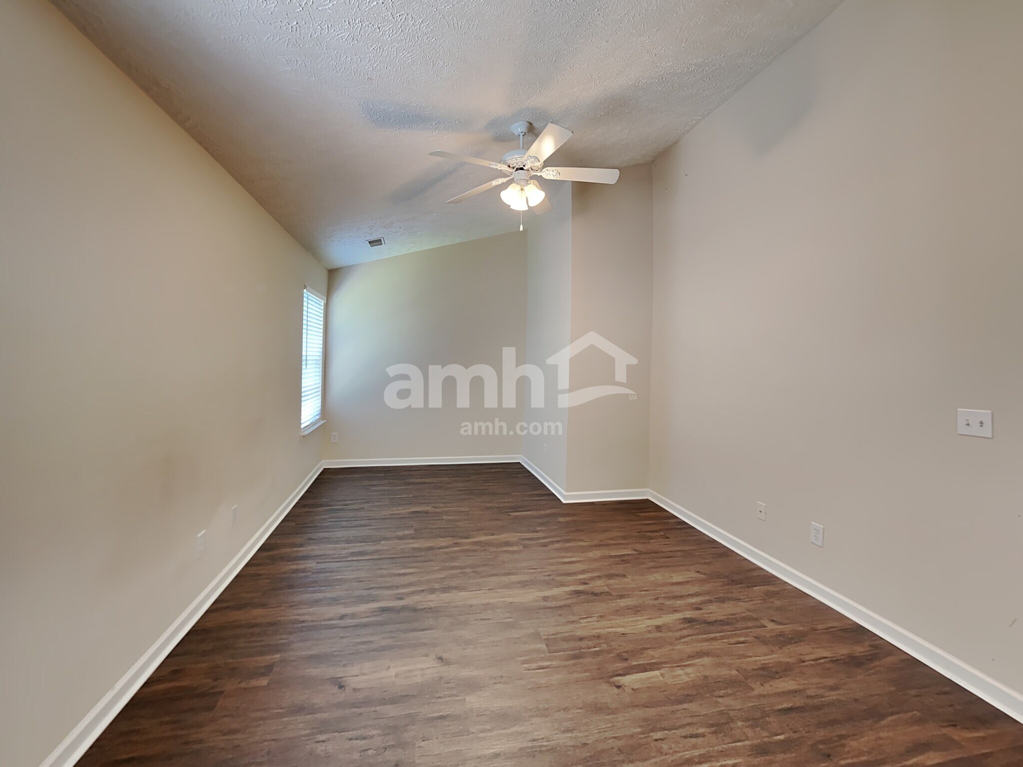 Building Photo - 2130 Loudenslager Dr