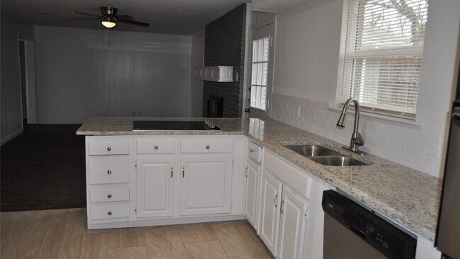 Building Photo - 2232 Shady Brook Dr