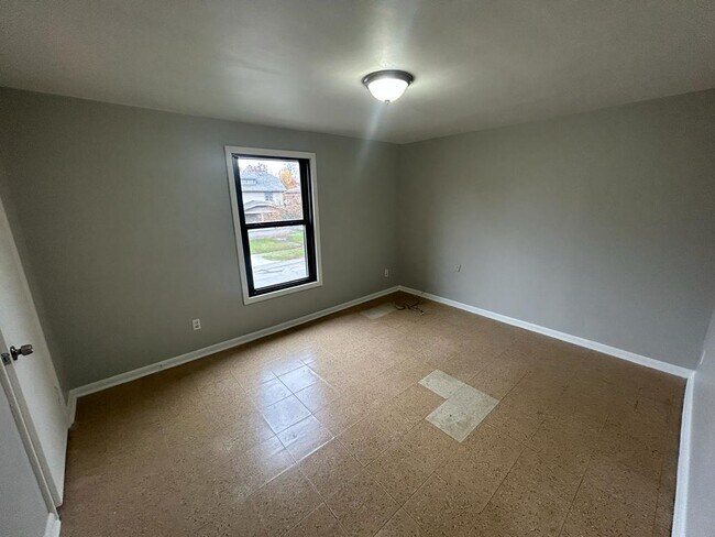 Building Photo - 1635 Shehy St