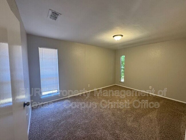 Building Photo - 4622 Newbury Ln
