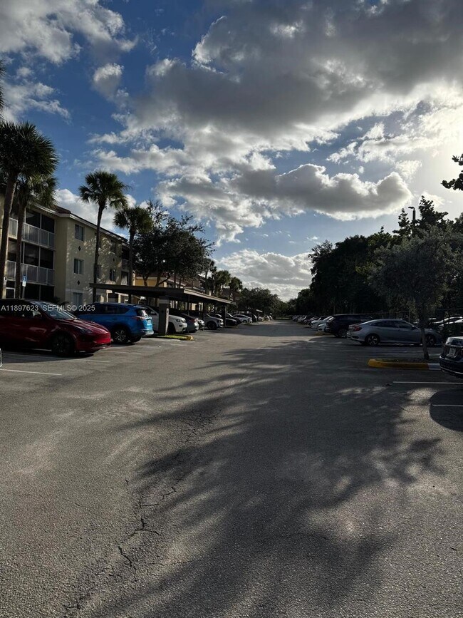 Building Photo - 450 S Park Rd