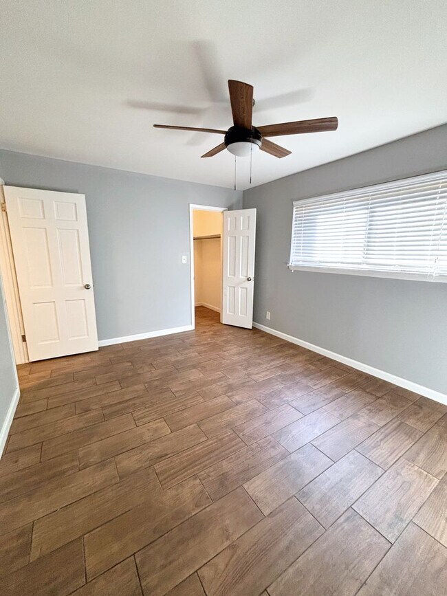 Building Photo - 1B/1B Beautiful Apartment!! **ALL BILLS PA...