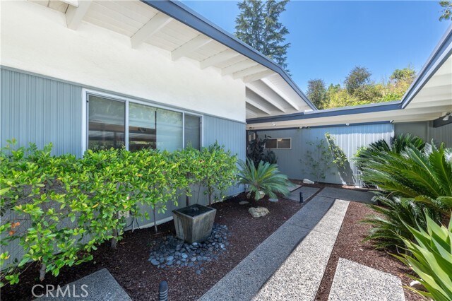 Building Photo - 15626 Royal Ridge Rd