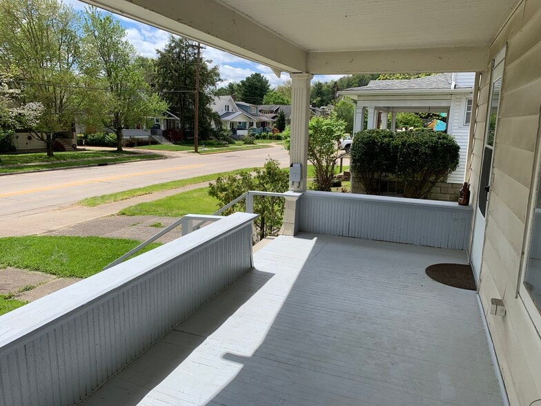 Building Photo - 296 E State St