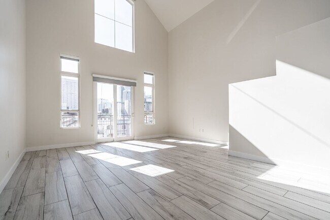 Building Photo - Central Phoenix Condo