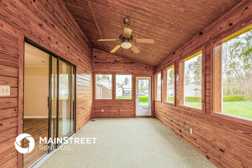 Building Photo - 212 Meadowview Dr