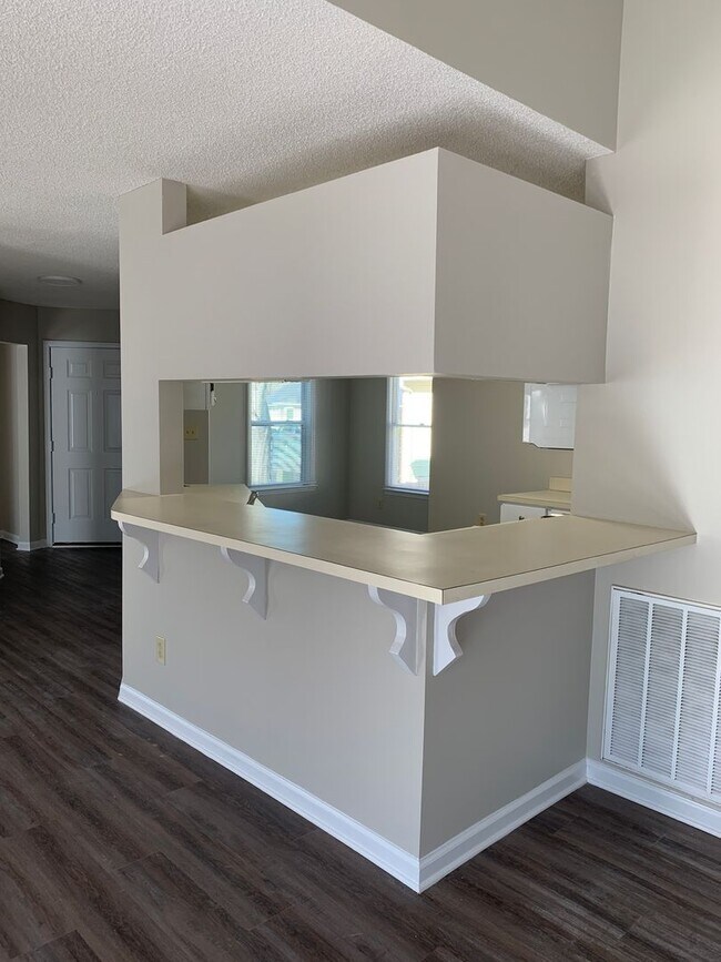 Building Photo - Cozy Living on a quiet cul de sac.