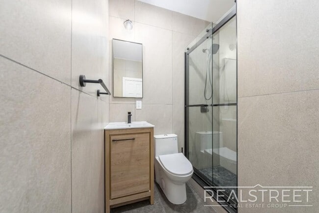 Building Photo - Newly Renovated Spacious 4 Bed 2 Bath in Bed Stuy!