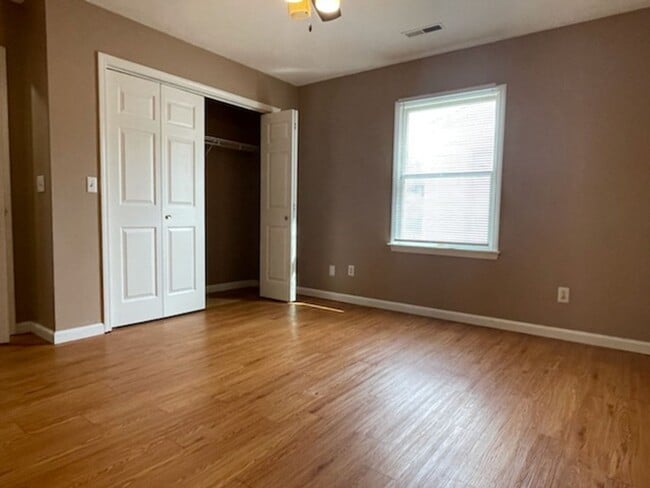 Building Photo - Pun-believable Deal: Stunning 3 Bed/1 Bath...