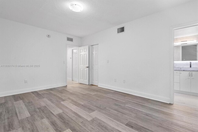 Building Photo - 9745 Bay Harbor Terrace