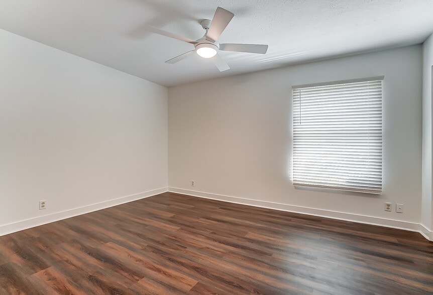 Building Photo - 2600 Park Rd