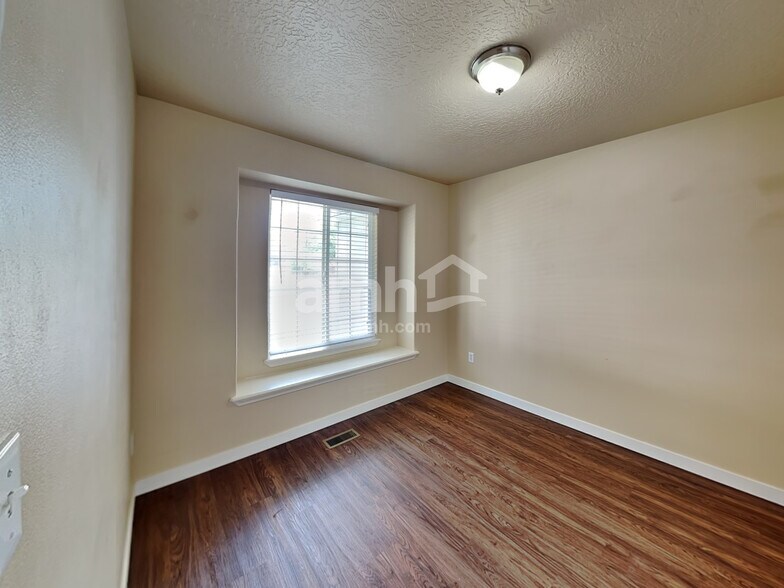 Building Photo - 11603 Shelburne St