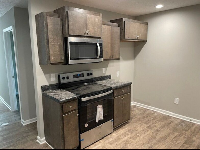 Building Photo - 300 8th Ave SW