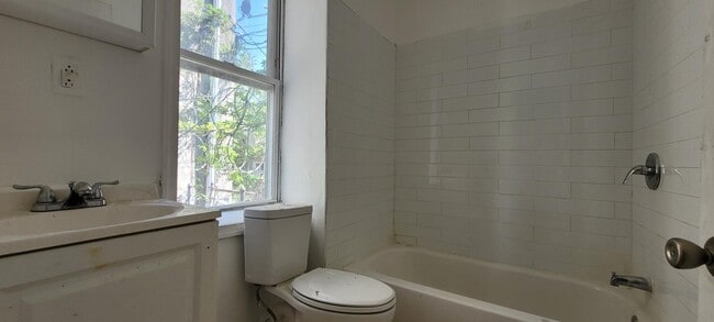 Building Photo - 5508 Walnut St