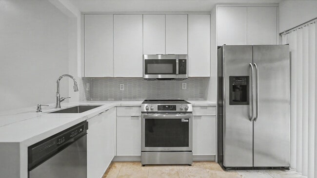 Building Photo - 3939 NE 5th Ave