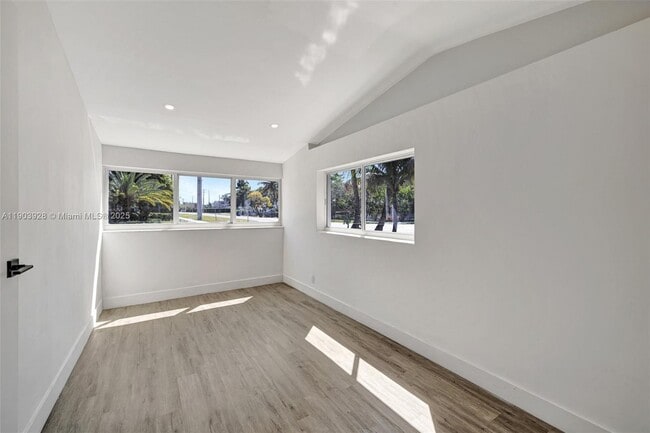 Building Photo - 843 SW 20th St