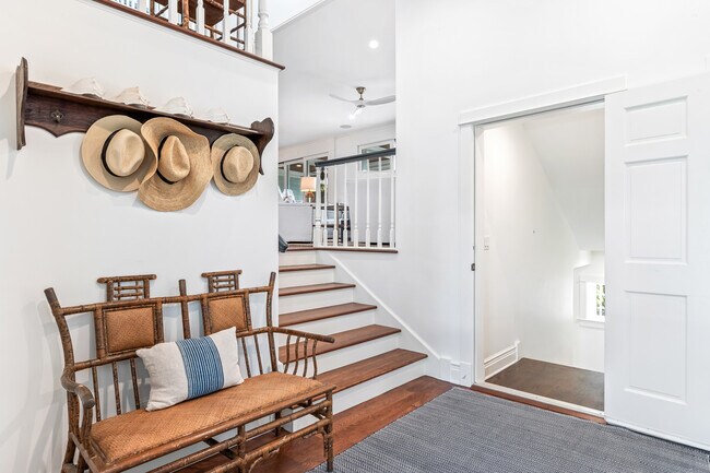 Building Photo - 573 Buttonwood Bay Dr