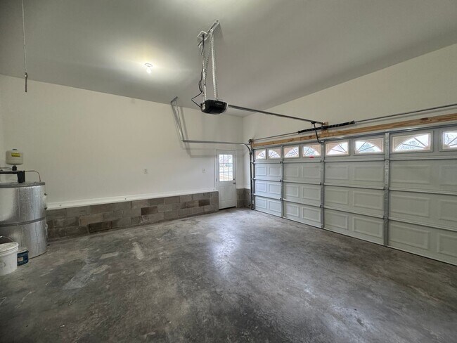 Building Photo - Gorgeous Single Family Home in Clarksville