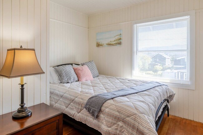 Building Photo - 640 S Columbia St