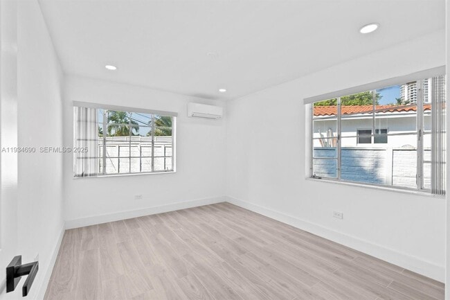 Building Photo - 326 191st St