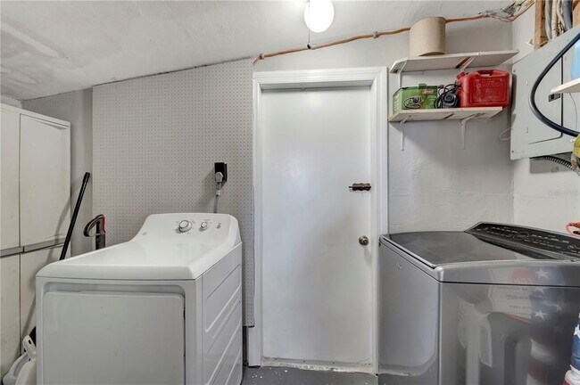 Building Photo - 551 Lindley Terrace