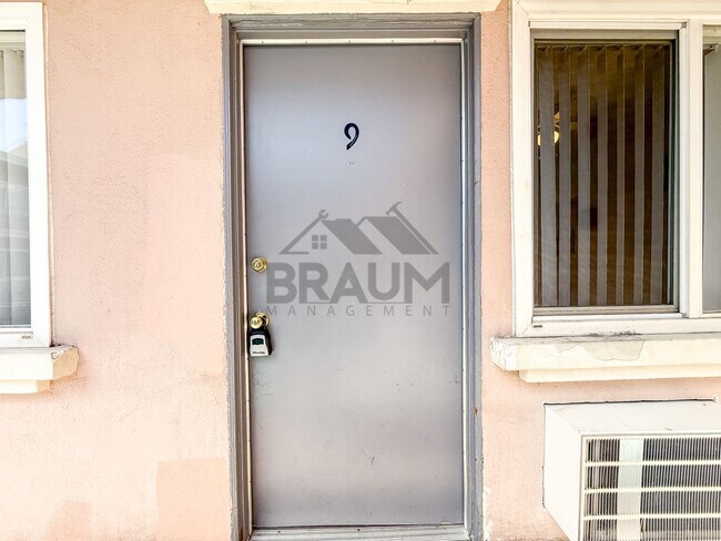 Building Photo - 13129 Oxnard St