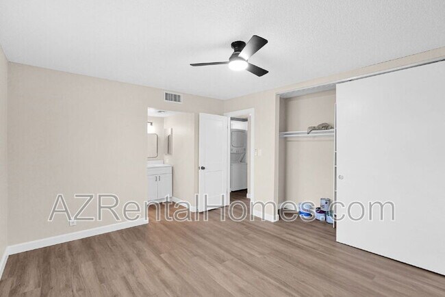 Building Photo - 1111 E University Dr