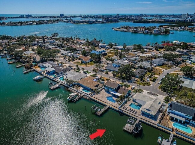 Building Photo - 2180 Dolphin Blvd S