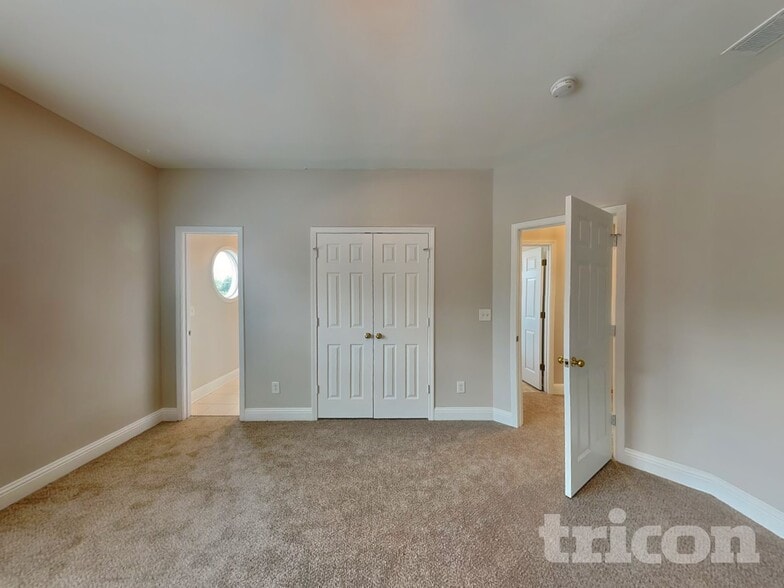 Building Photo - 1206 Comet View Tr SE