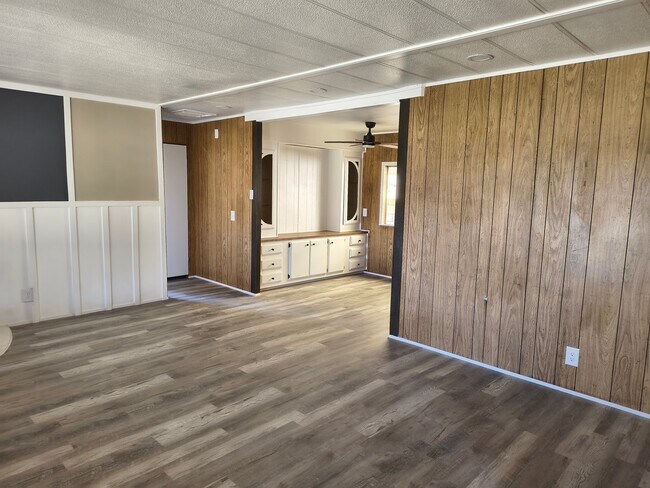 Building Photo - 35468 E Kings Canyon Rd