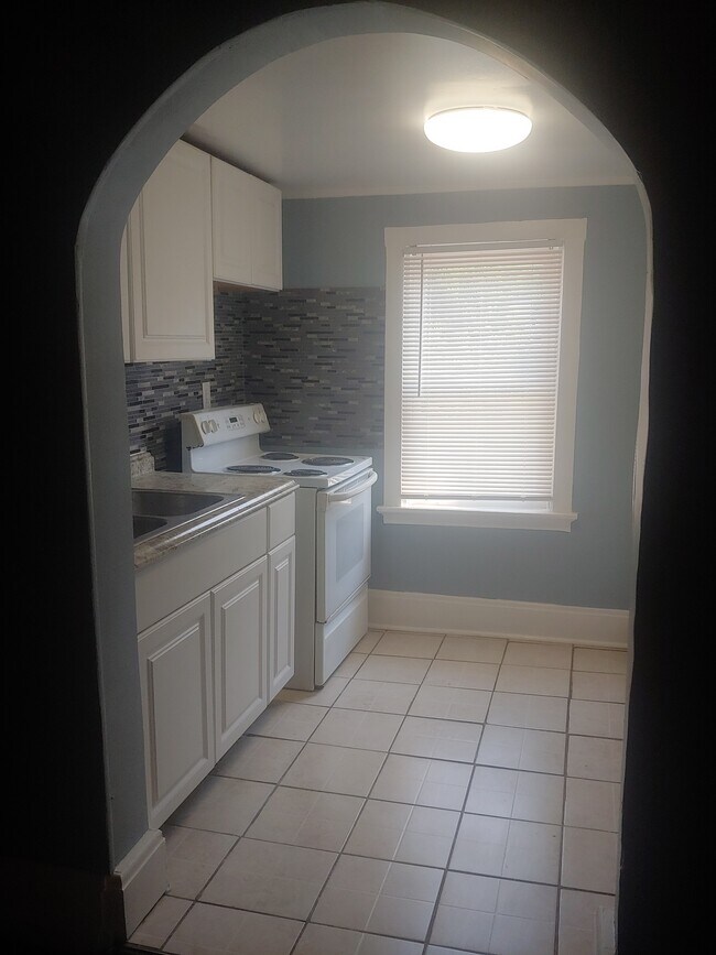 Building Photo - 116 Township Ave apt 2