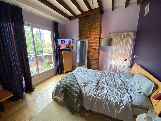 Building Photo - 113 W Dedham St