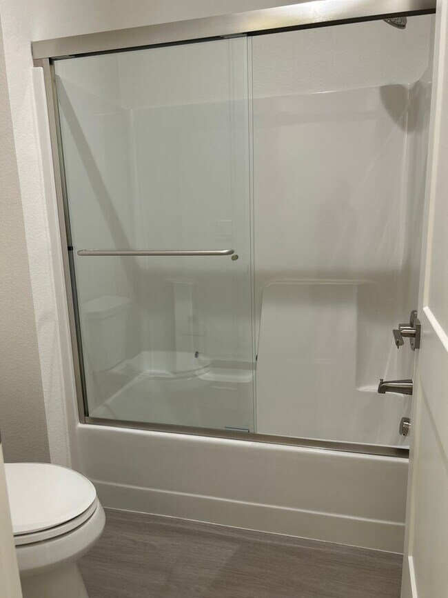 Building Photo - Coming soon! 2 bed 1 bath townhome with attached garage