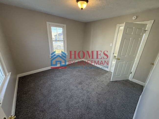 Building Photo - Two Bedroom House | Move In Ready!