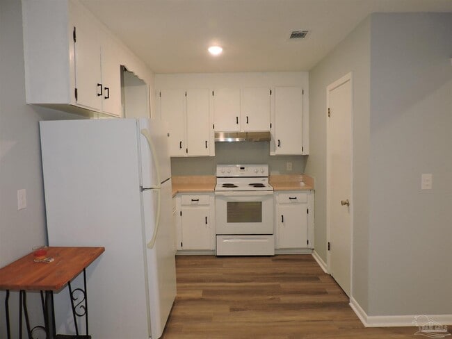 Building Photo - 6970 Woodley Dr